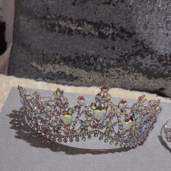 Silver Rhinestone Tiaras - Picture 2 of 8